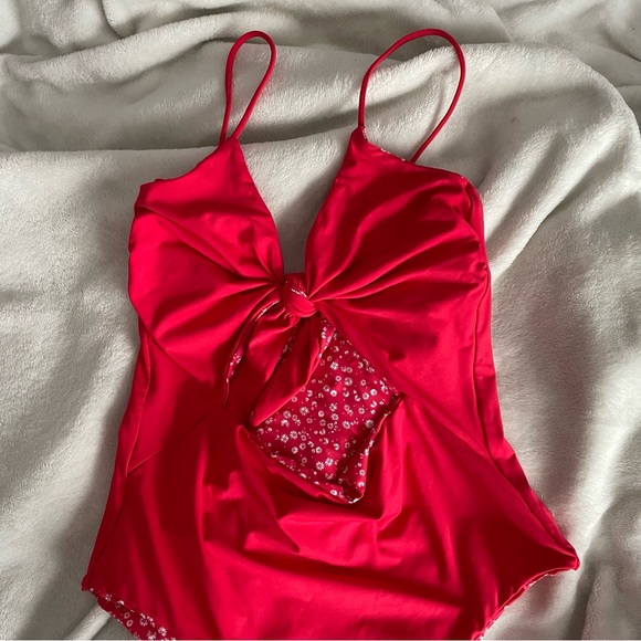 Revolve Bond Eye Beau Reversible One Piece - Picture 4 of 7